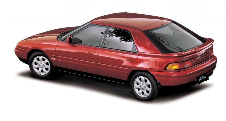  Mazda Familia Astina 1989 года  (фото 4 из 9)
